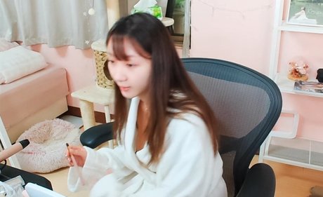 célèbres nains onlyfans art parfait img