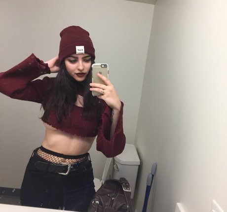 artbitch666 actrice artistique galeries