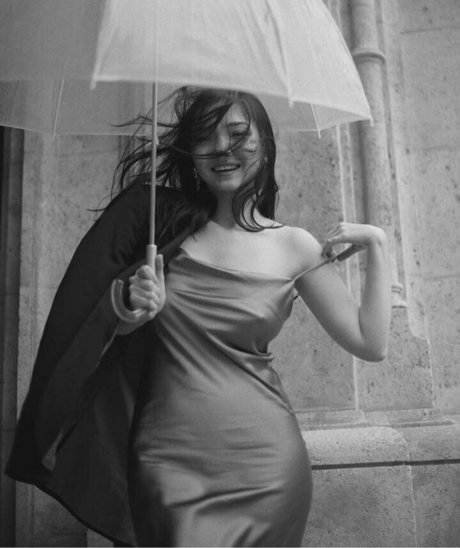 Aya Shalkar étoile nue des photos