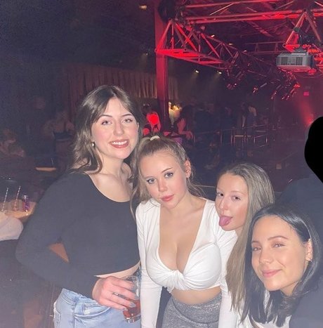 Emily Kyte star du porno xxx photos