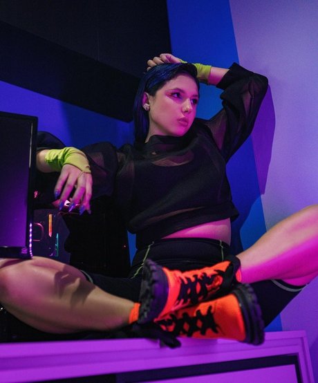 CamilotaXP modèle érotique archive