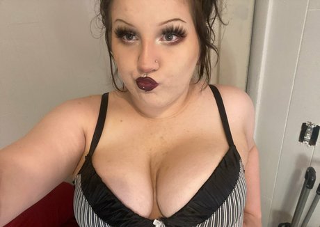 moaningbrat modèle de haute qualité photo