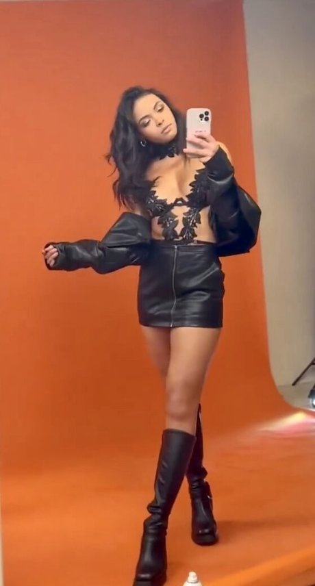 Vanessa Bauer modèle nu archive