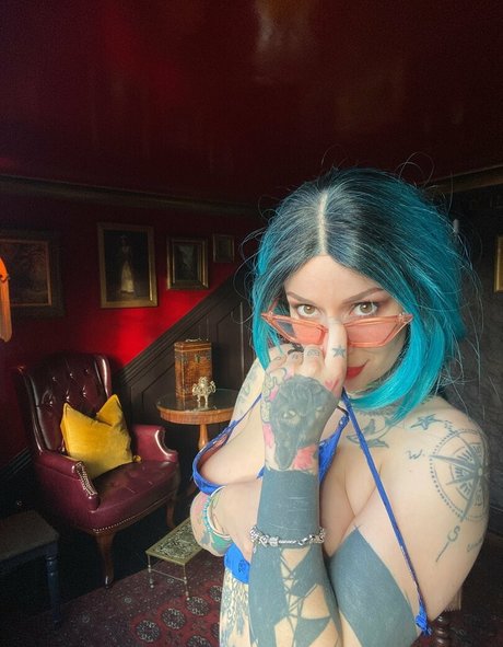 Katsandcrows modèle chaud images