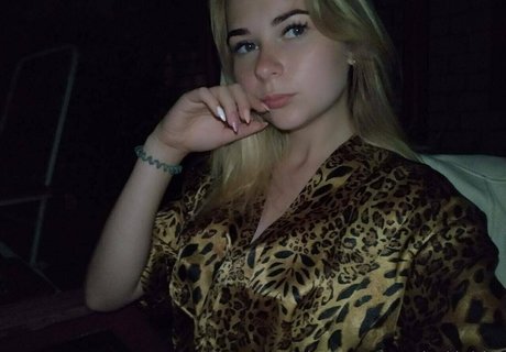 a tendergirl vialeti actrice pornographique collection