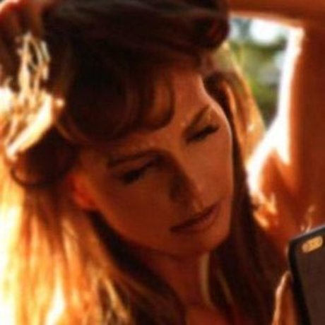 Charisma Carpenter nus étoiles galeries