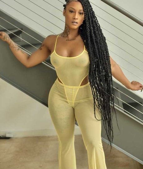 Mizz Twerksum mannequin photos