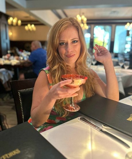 Chrissie Mayr star du porno belle archive