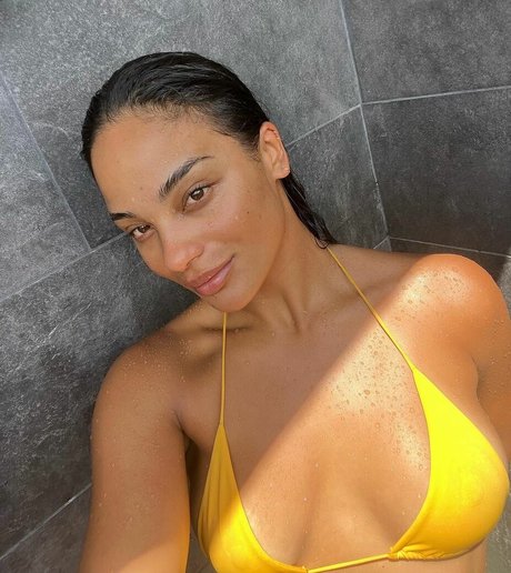 Mahina Florence star du porno adulte galeries