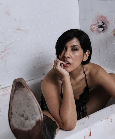 Stephanie Beatriz modèle érotique images