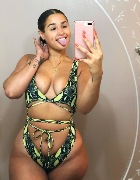 Janaevic actrice de nus collection