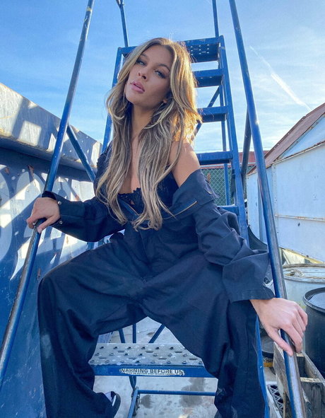 femboy à grosse bite onlyfans art haute définition img