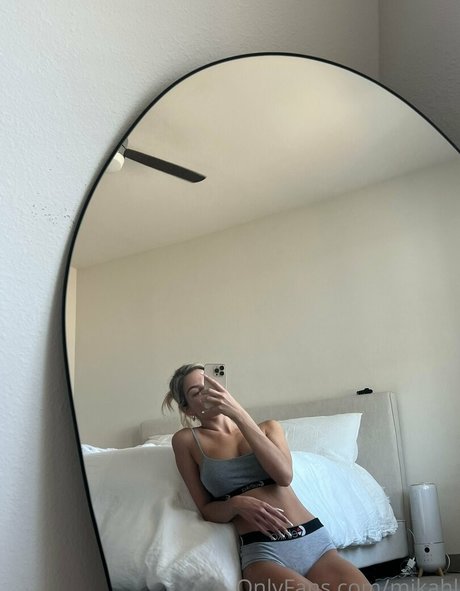 mikahl actrice libre des photos