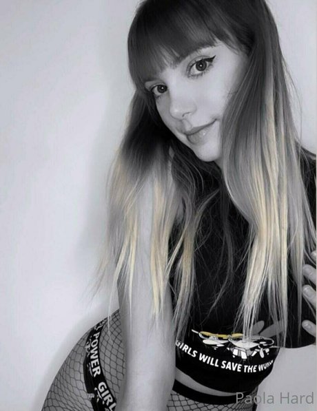 Paolahard modèle érotique des photos