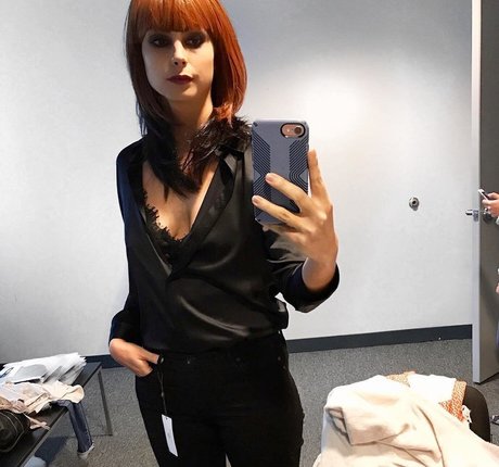 Morena Baccarin nus star du porno galeries