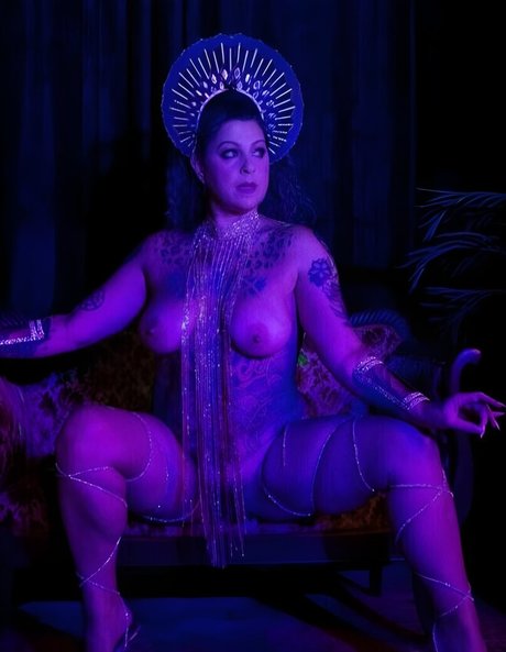 Danielle Colby actrice de nus galerie