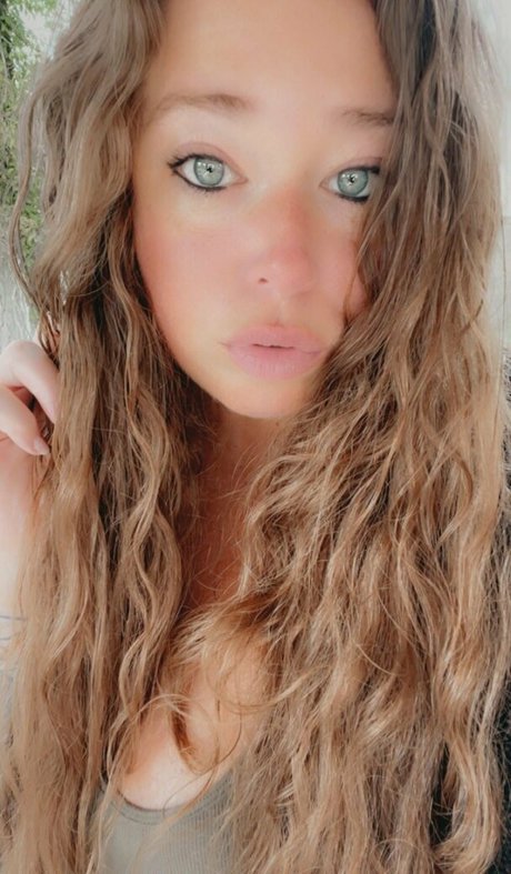 Ivy Mia étoile de l'art collection