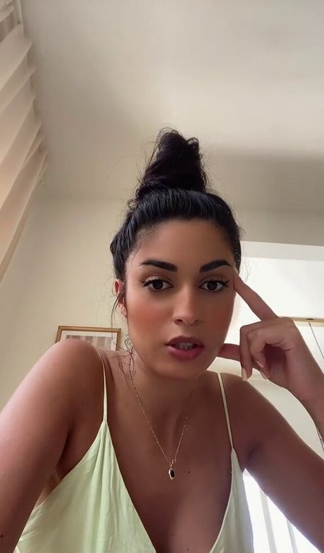 Shirin Azami modèle adulte des photos