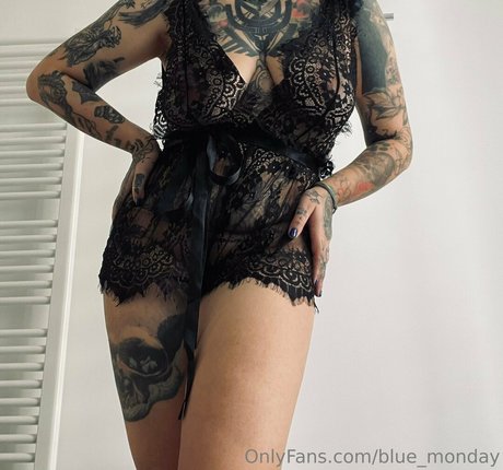 blue monday actrice de nus photos