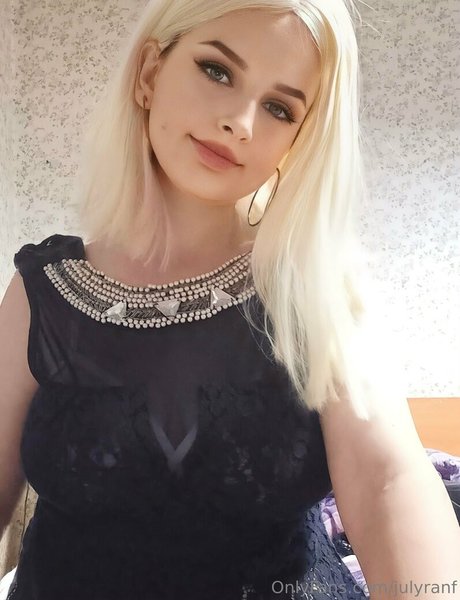 julyranf modèle de sexe archive