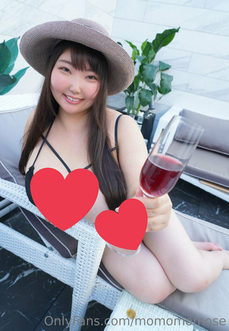 momomomose modèle pornographique galeries