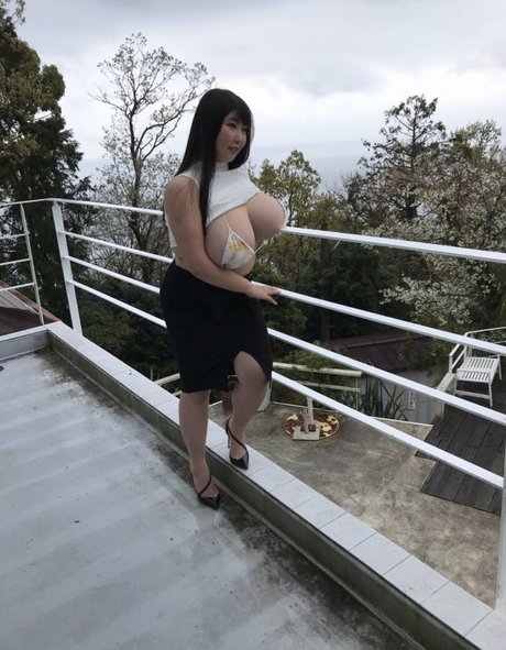 momomomose nus de stars du porno archive