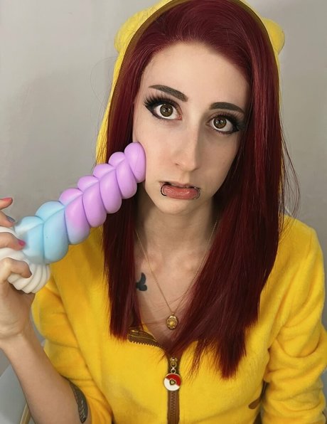 skullkitten modèle parfait image