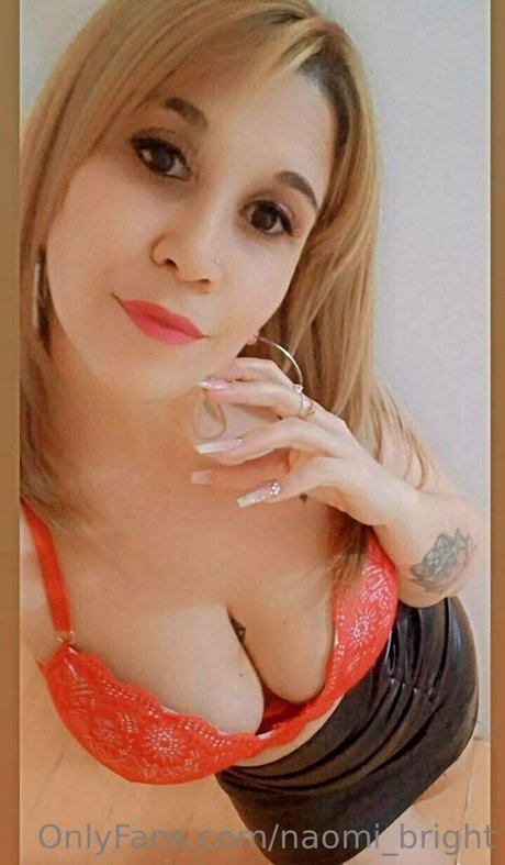 naomi bright modèle pornographique des photos