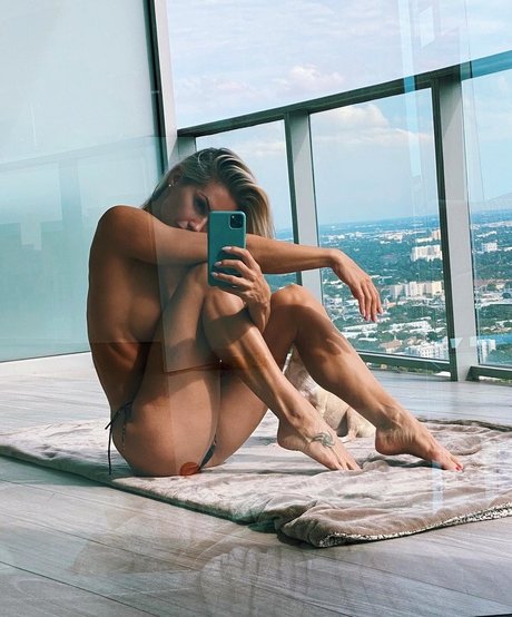 Varia Veselova haut étoile galerie