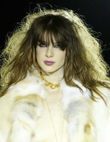 Caitriona Balfe modèle pornographique archive