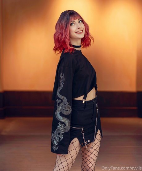 evvils modèles nus des photos