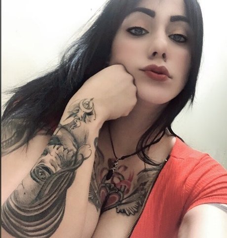 Deborah Milano nus étoiles archive