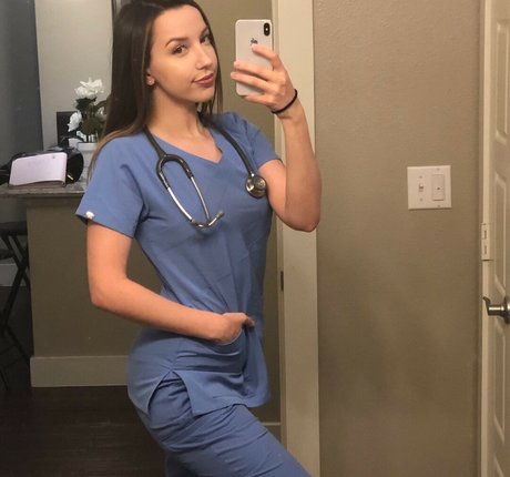 JackieMButler étoile nue images