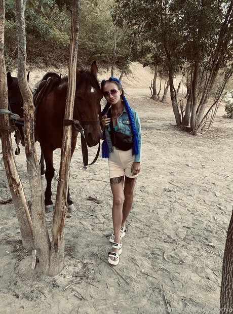 pom-pom girl blonde onlyfans sexy nue des photos