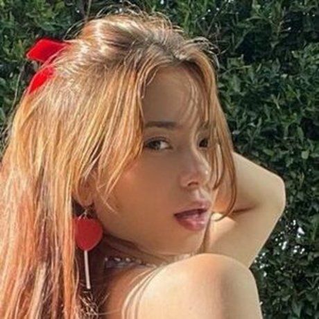 Nadia Goh star du porno nue galeries