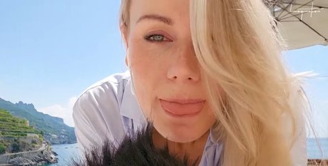 journaliste onlyfans érotique exclusif archive