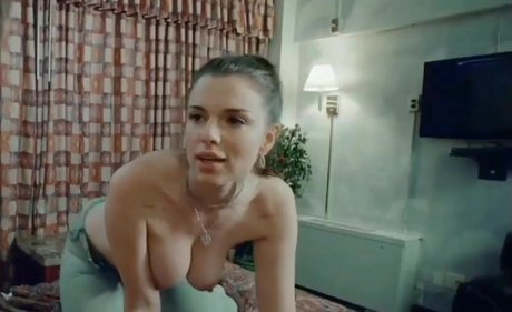 Julia Fox modèle de sexe image