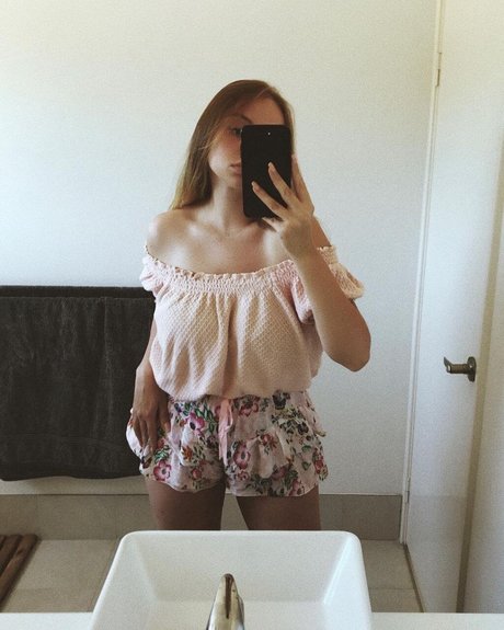 Madison Mclachlan modèle nu galeries