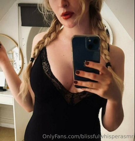 Blissful Whisper ASMR star du porno nue images