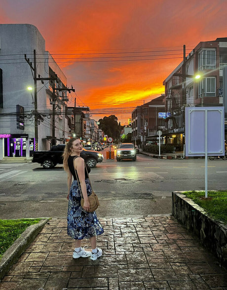 Blissful Whisper ASMR modèle artistique galeries