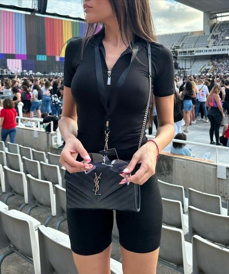 Anabel Hernandez étoile de l'art galeries