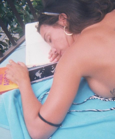 Bea Ortiz modèle exclusif photo