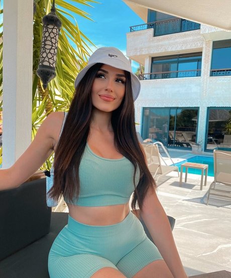 Kardelen Toprak modèle archive