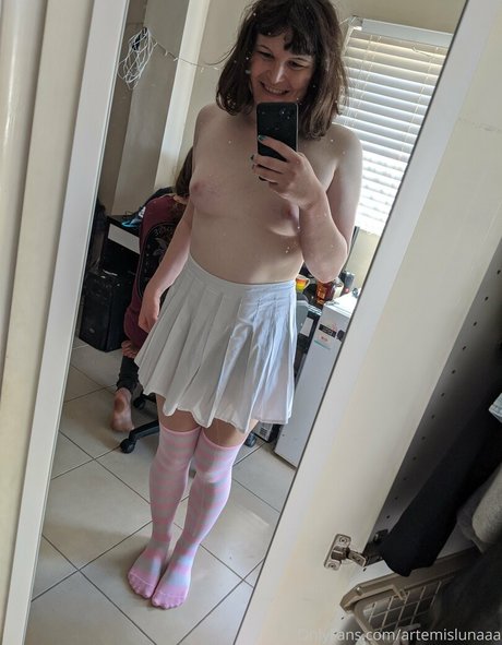 artemislunaaa modèle des photos