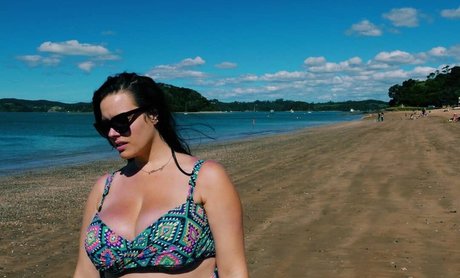 Kinsey Osborn modèle adulte archive