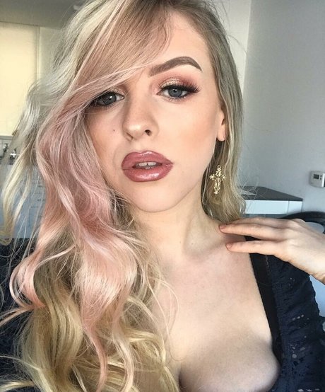 Amber Rose Brightman actrice de nus galeries