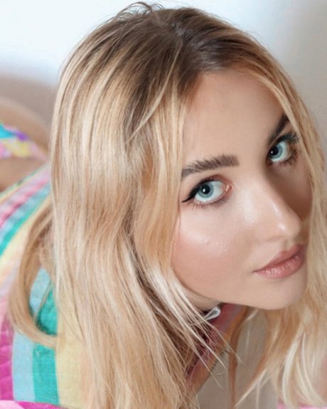 Chloe Chevalier star du porno sympa galeries