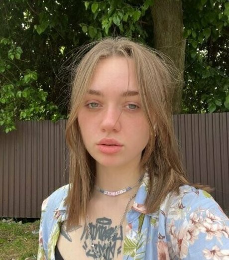 april007 modèle exclusif des photos