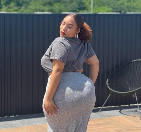 ébène fumeur onlyfans meilleur nu photos