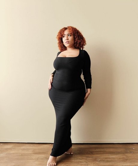 ébène courbée onlyfans beau haut photos